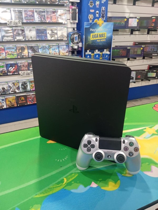 USADA Consola PS4 Slim 500 GB + Joystick Gris